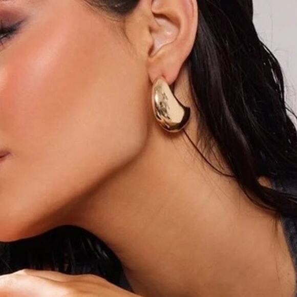 NWT PrettyLittleThing Gold Curved Drop Earrings Chunky Push Back Earrings Gold - Picture 14 of 15